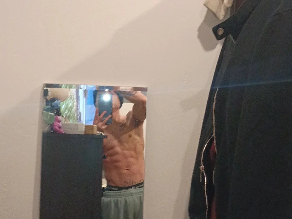 hornyboy001 离线XXX聊天