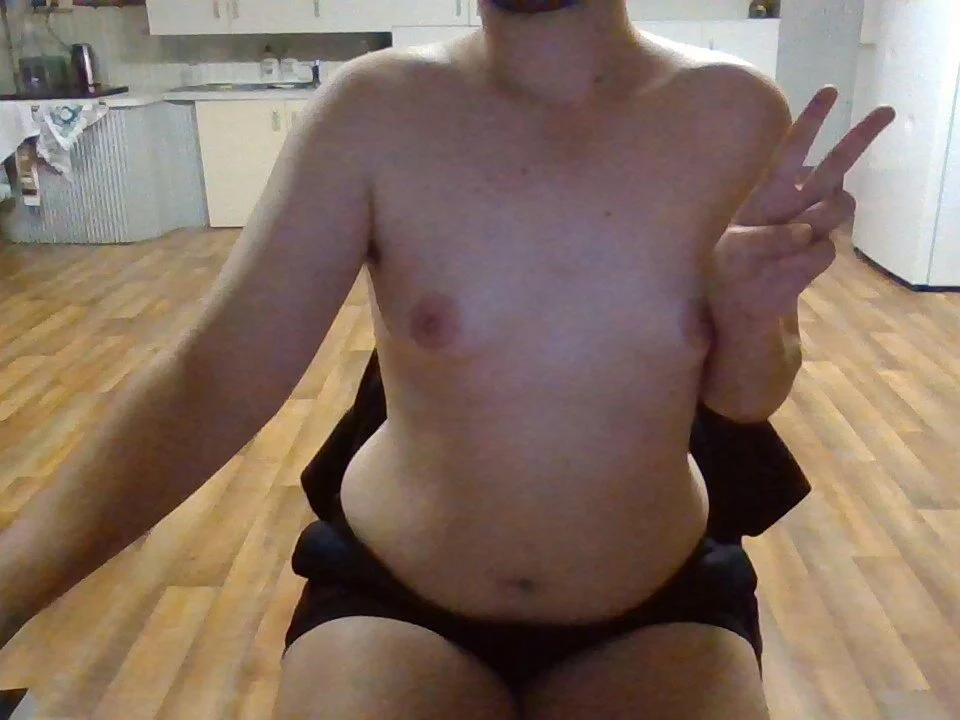 bignippleboy's Offline XXX Chat