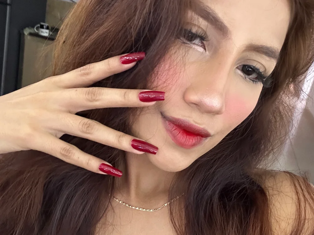 naomiii__ Adlı Modelin Çevrimdışı XXX Sohbeti