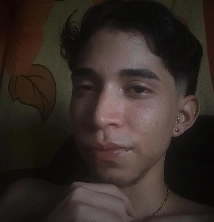 Cruzito_hot_X21 Offline XXX-Chat