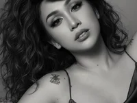 Model UrSluttyGoddess