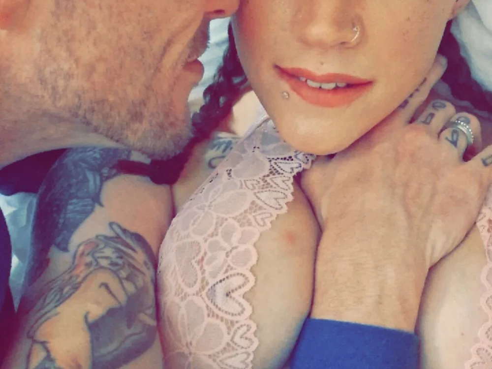 2fine2times' Offline XXX Chat