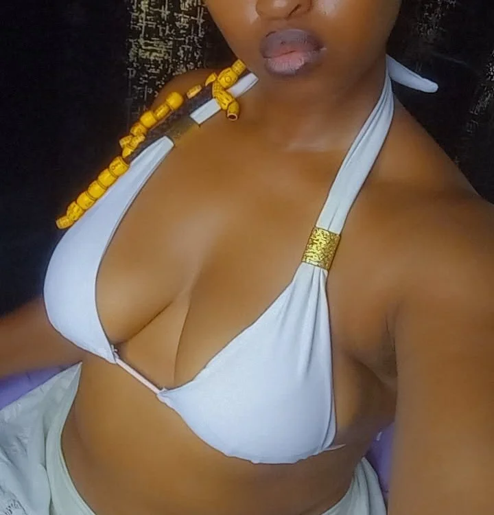 Candii_wet_ Adlı Modelin Çevrimdışı XXX Sohbeti