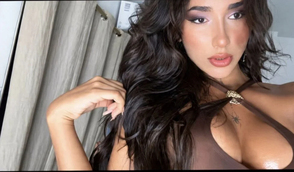 zou_quira Chat XXX offline