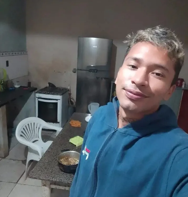 Rickybrasil777's Offline Chat Room