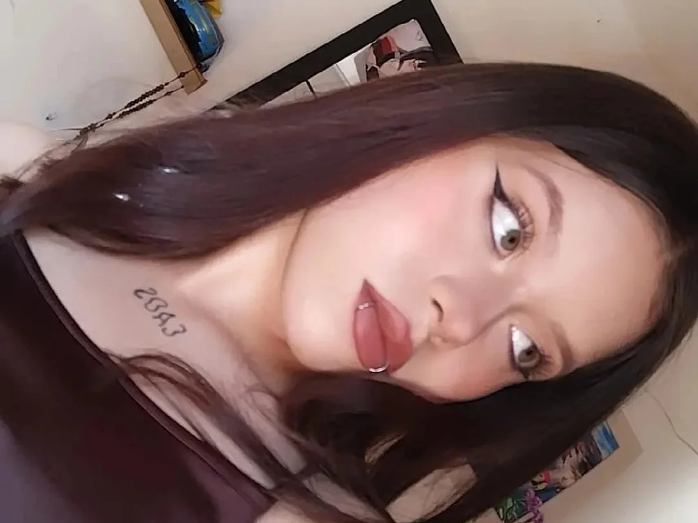kelly_cuttee's Offline Chat Room