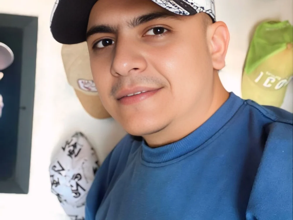 Mlopez1111's Offline Chat Room