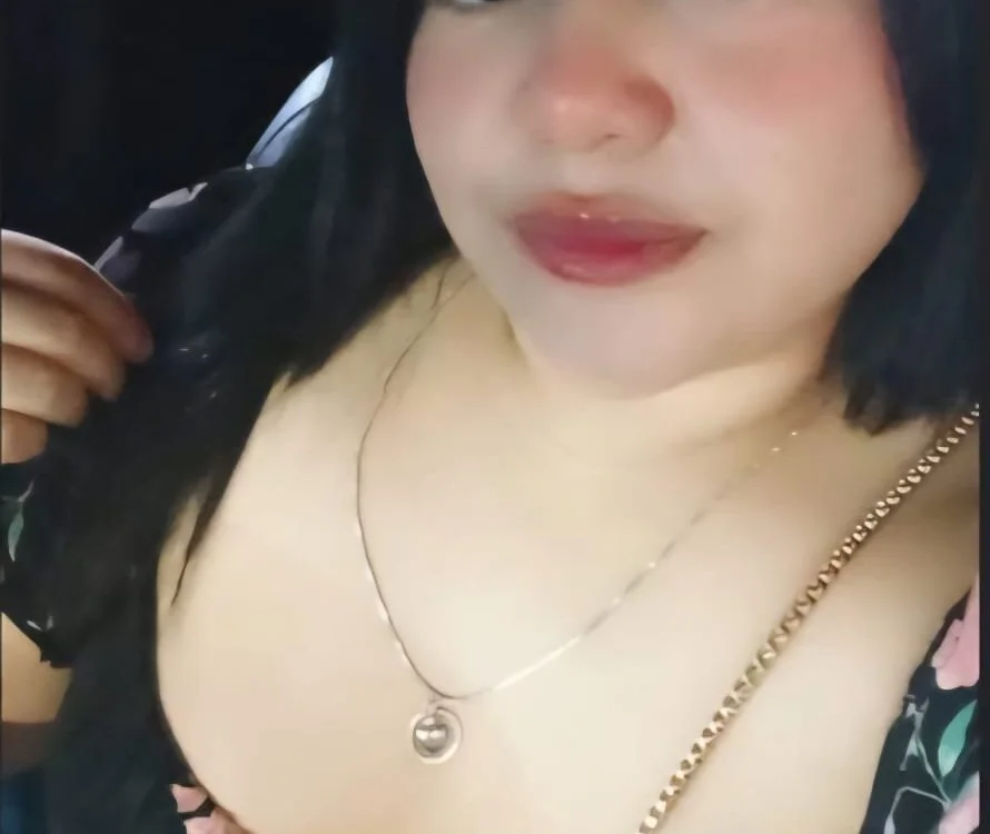 Penelope_Diamond's Offline Chat Room