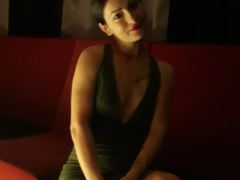 queen_ema's Offline Chat Room