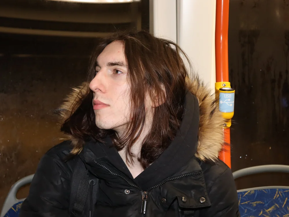 Young_nymph's Offline Chat Room