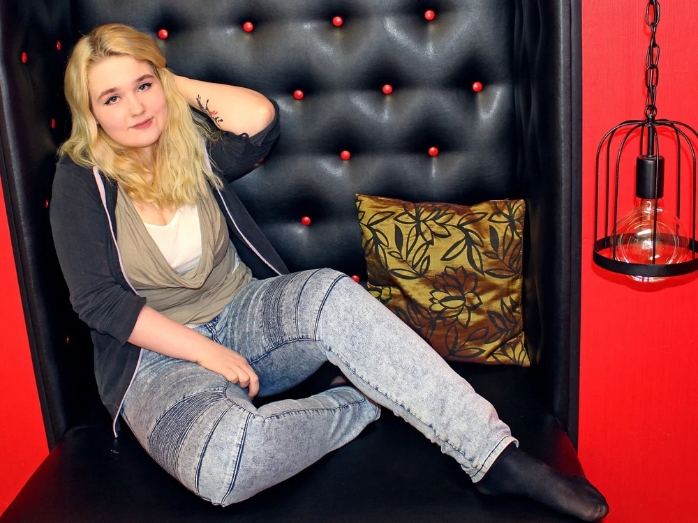 CassandraRelas' Offline Chat Room