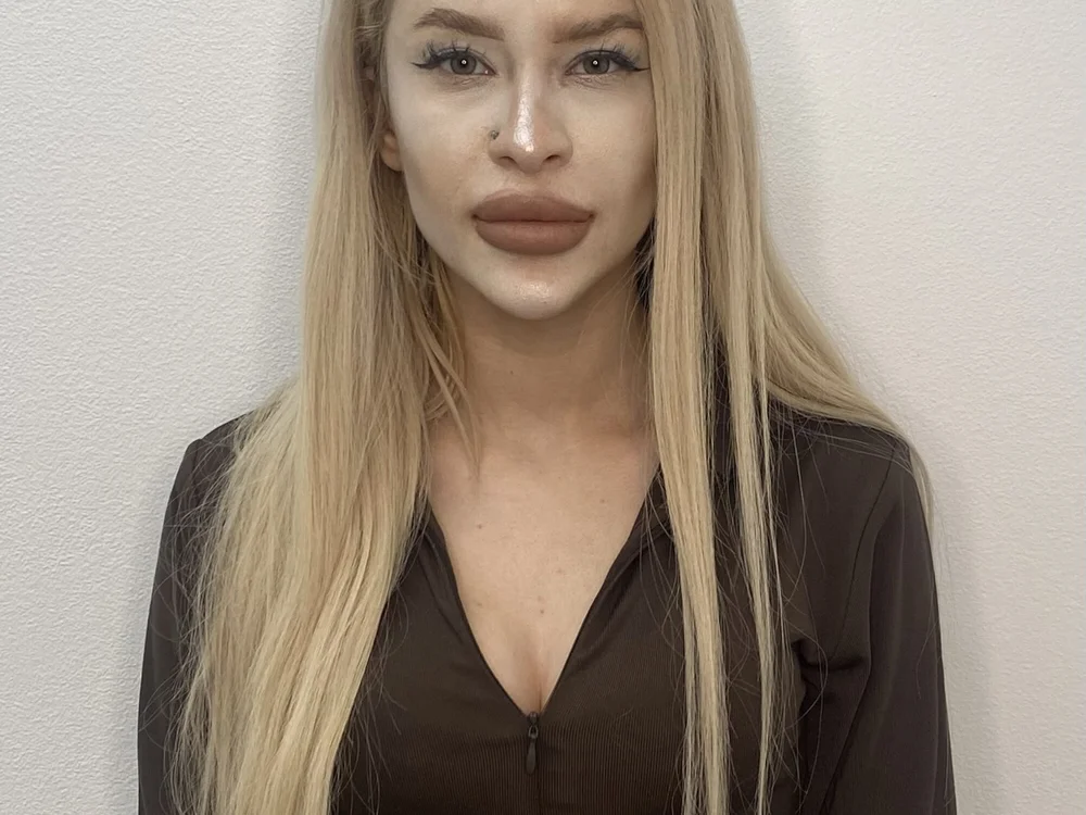 KarinaDixxon offline chatrum