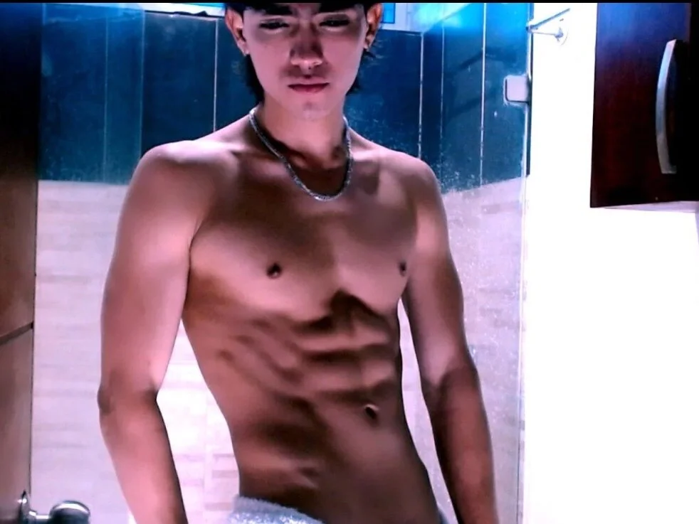 RomeoMillerr's Offline XXX Chat