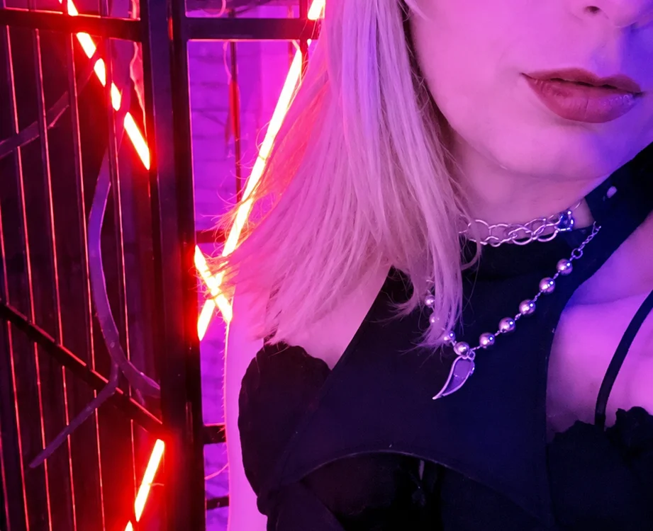 CrossdressingSusan's Offline Chat Room