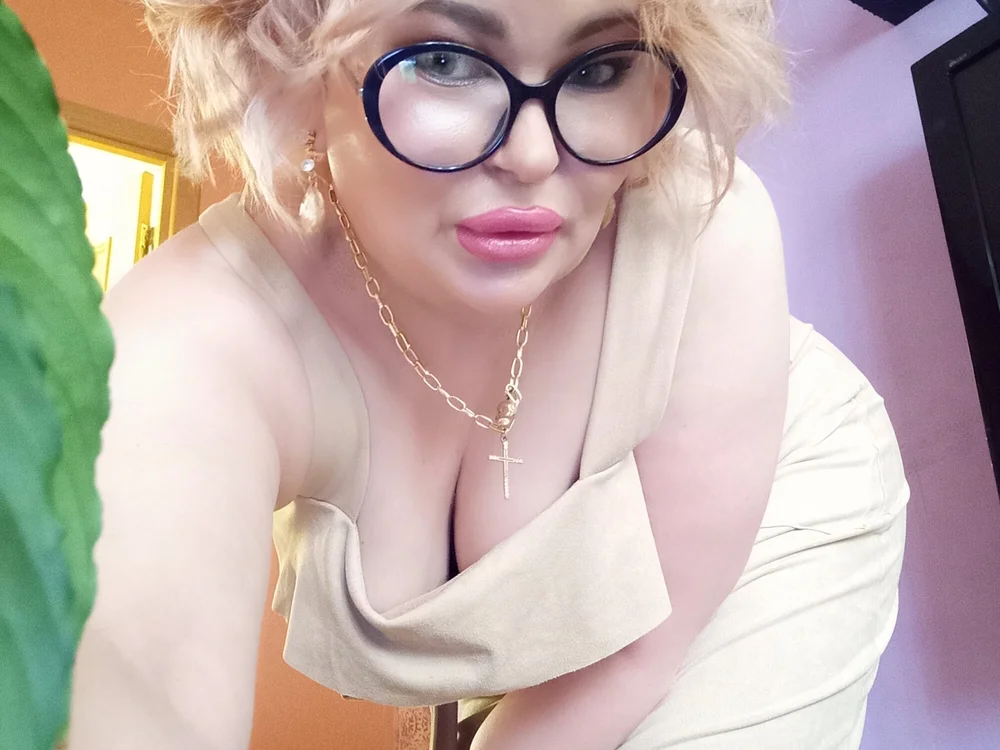 Offline XXX chat SweetDakotawow