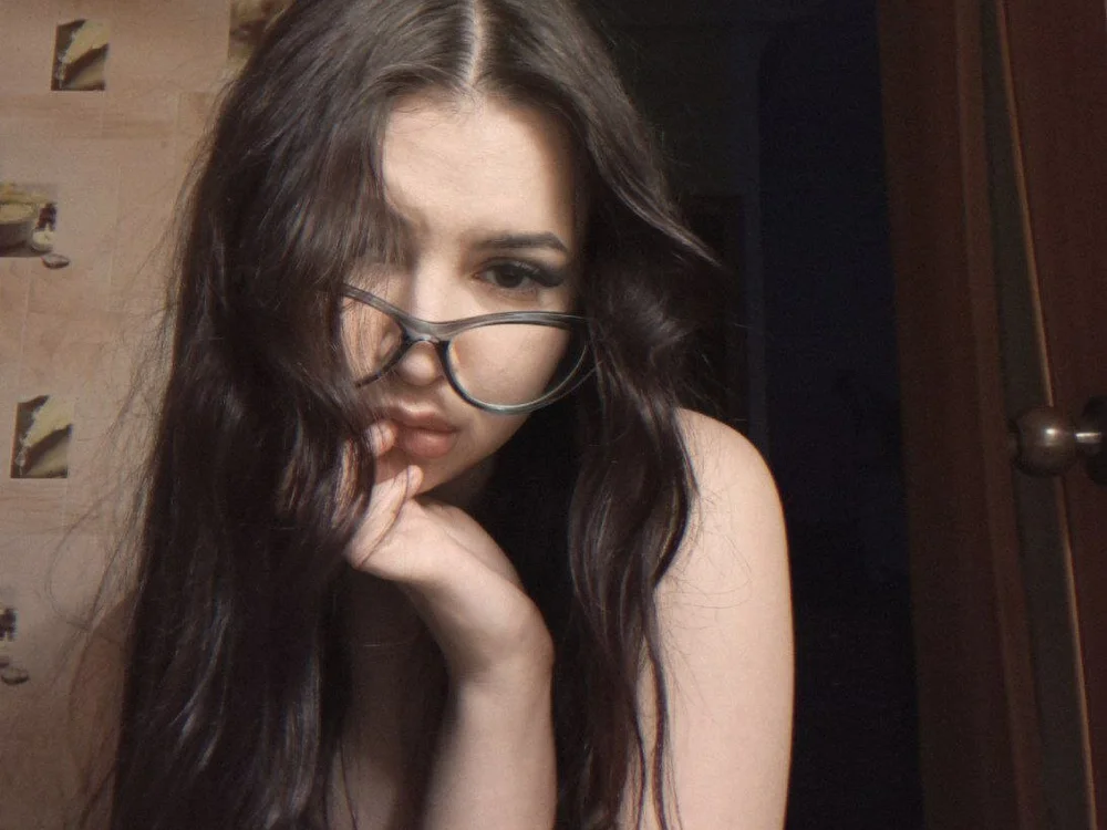 Chat +18 off-line de IzolaHirai