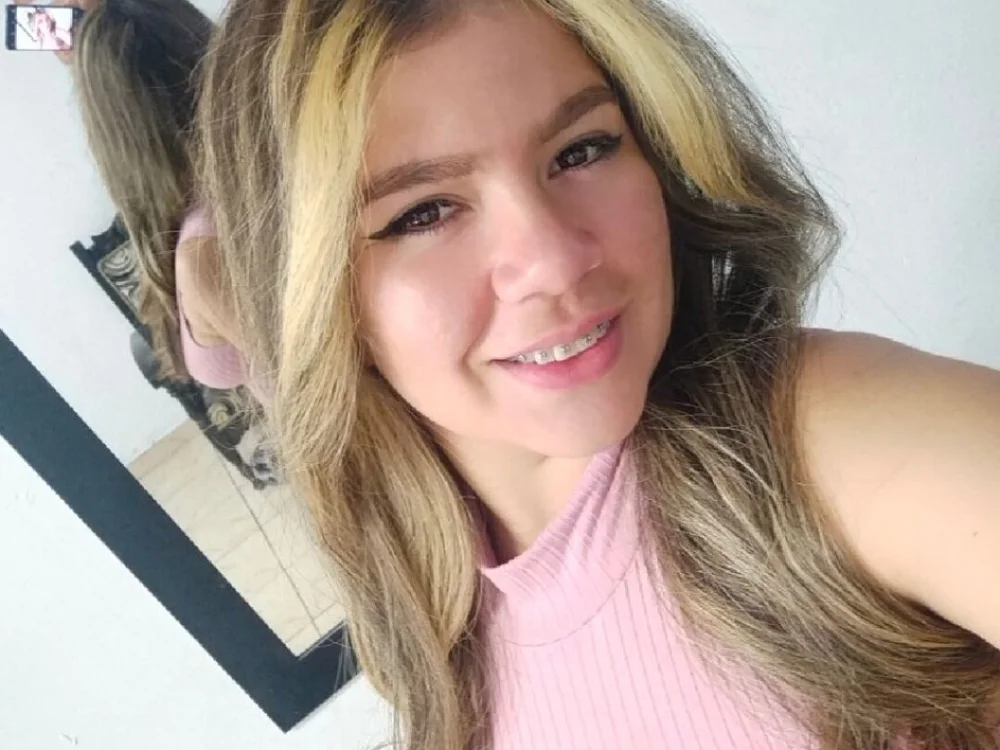 alexandra2002's Offline Chat Room