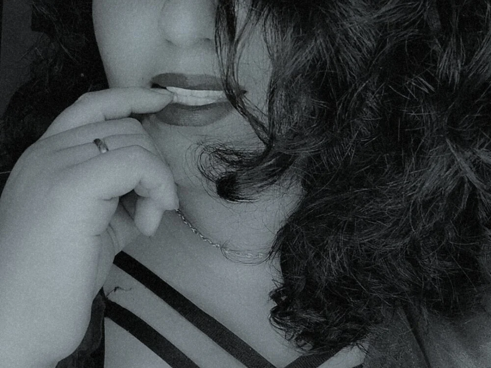 chanelxoxo18n Offline XXX chat