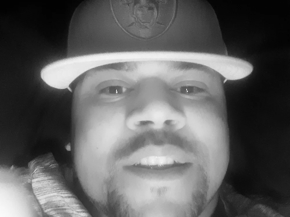 bigblksmiles2000's Offline XXX Chat