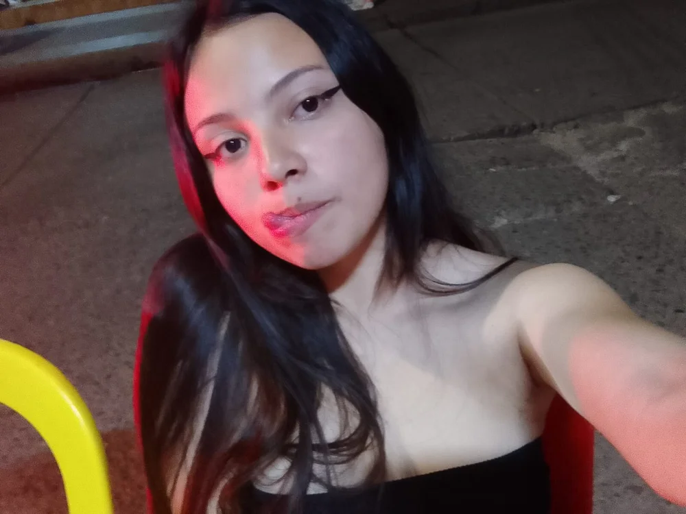 Rahina_Harper18 offline chatrum