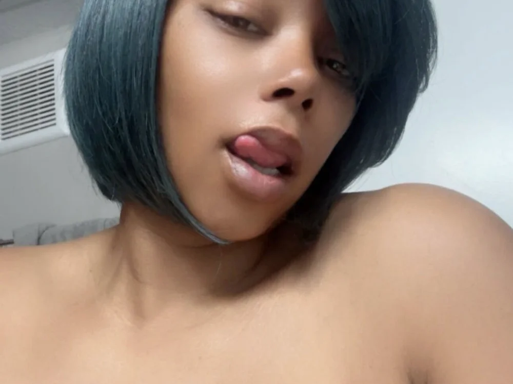 madampassiondivine's Offline Chat Room