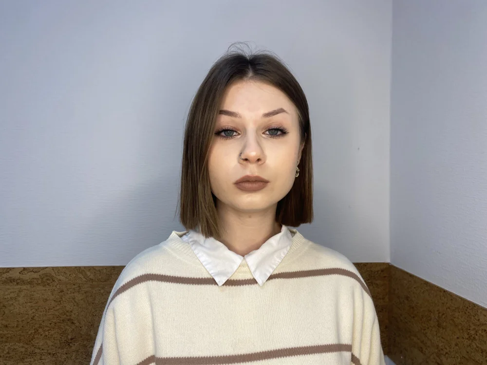 KateAling Adlı Modelin Çevrimdışı Sohbet Odası