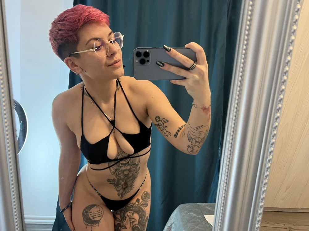 PixieJunes' Offline Chat Room