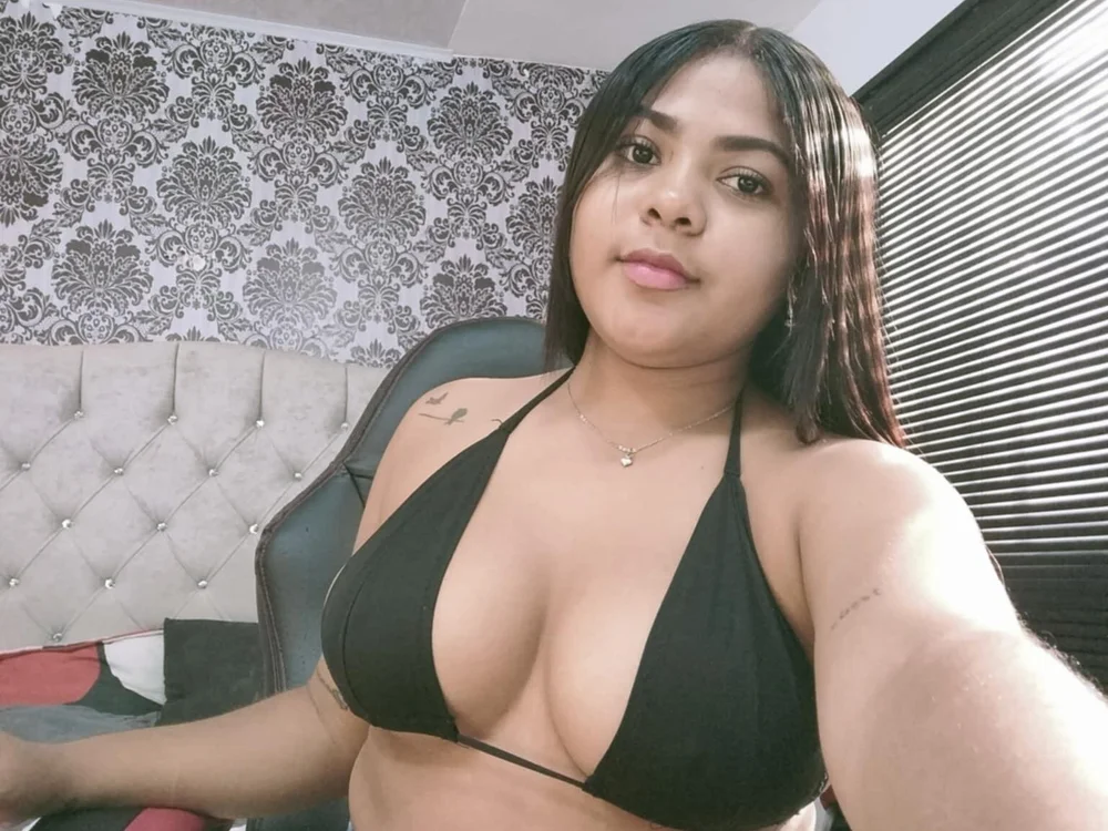 Itzel_Sophiaa offline chatrum