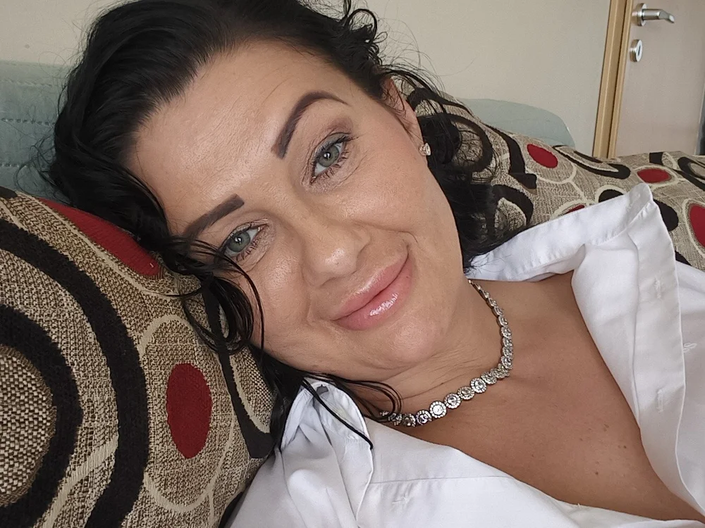 IRISWHITE17n Offline XXX chat