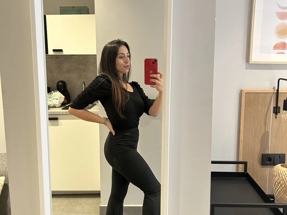 danielamm1599 Adlı Modelin Çevrimdışı XXX Sohbeti