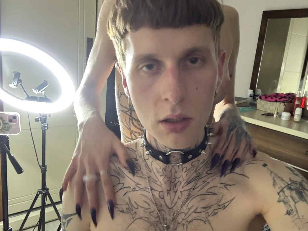 vict0rvaughn's Offline XXX Chat