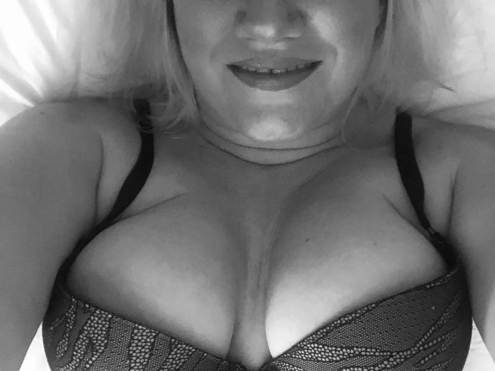 EmilyAvery31's Offline XXX Chat