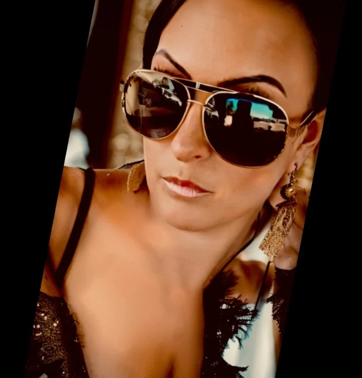 badazztribitch's Offline Chat Room