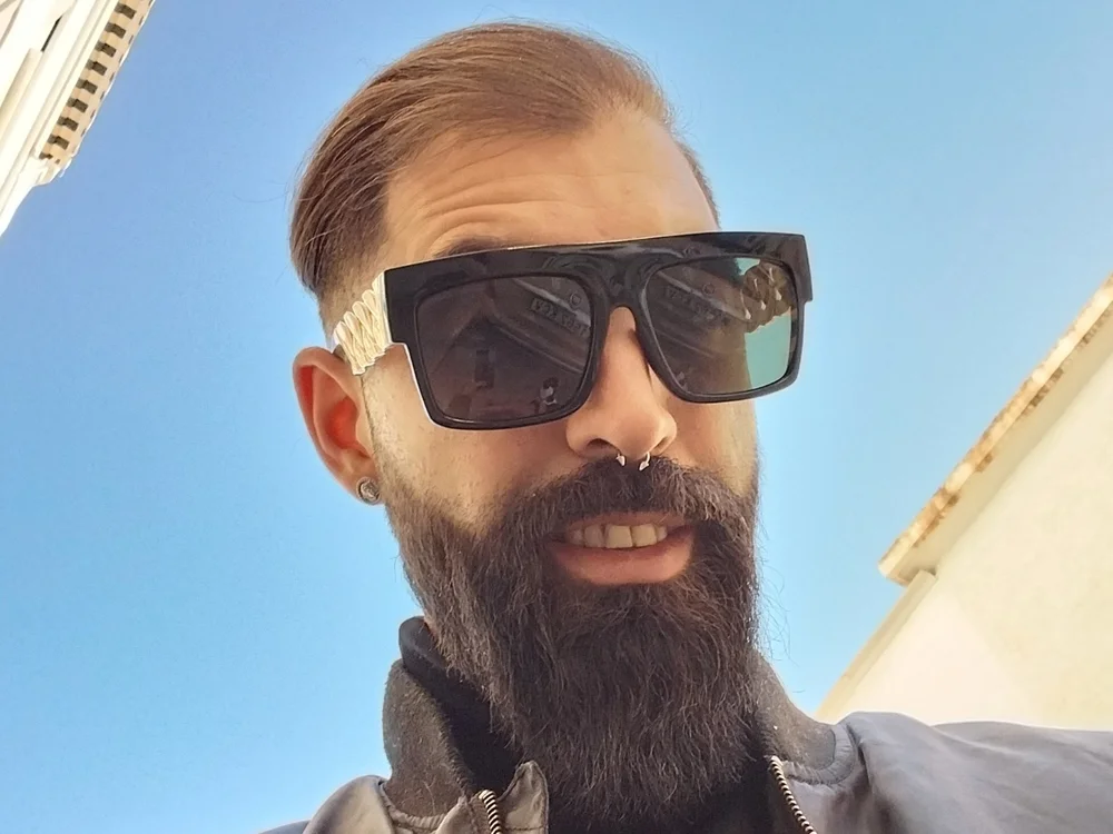 MorenodickStrong Chat XXX offline
