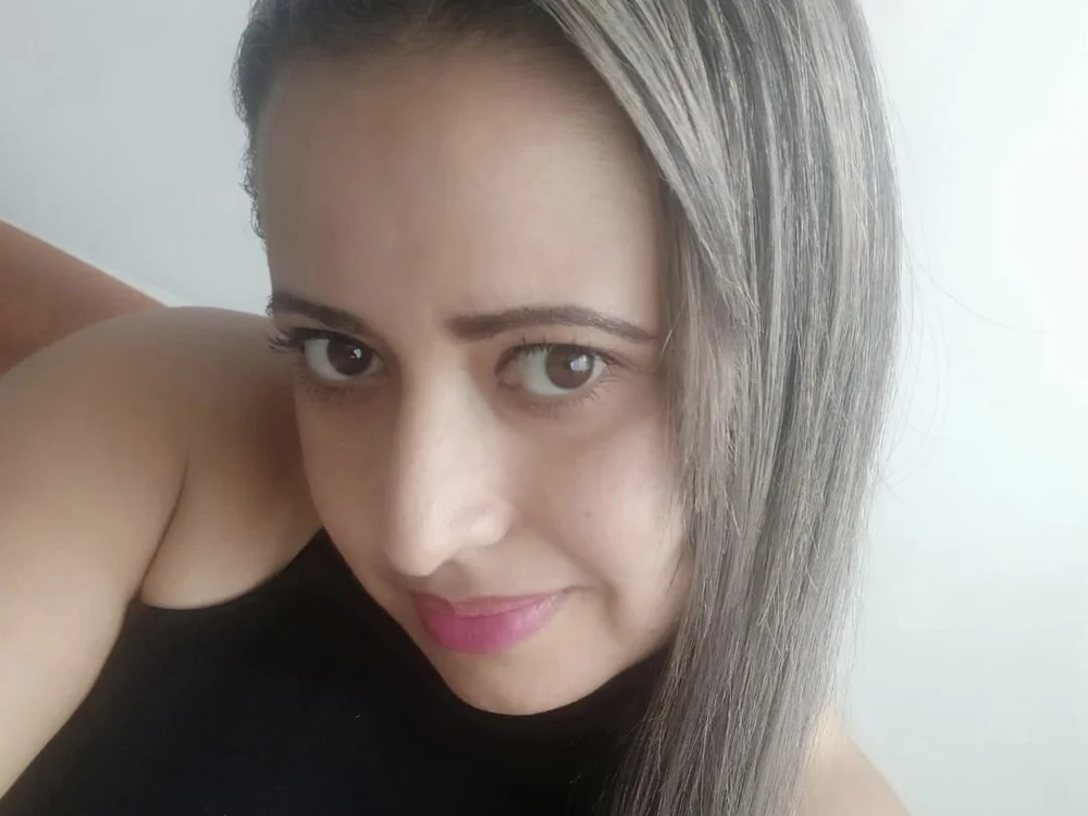 iris_83's Offline Chat Room