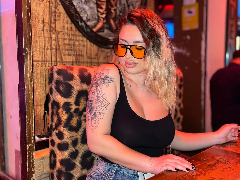 AlmaSnow's Offline Chat Room