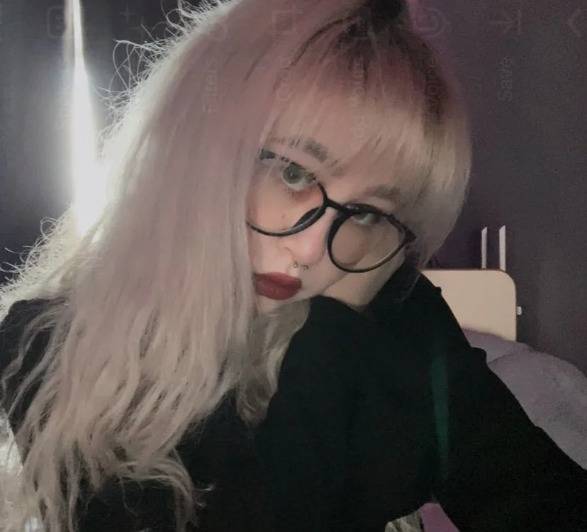 Helen_Carsonn Offline XXX chat