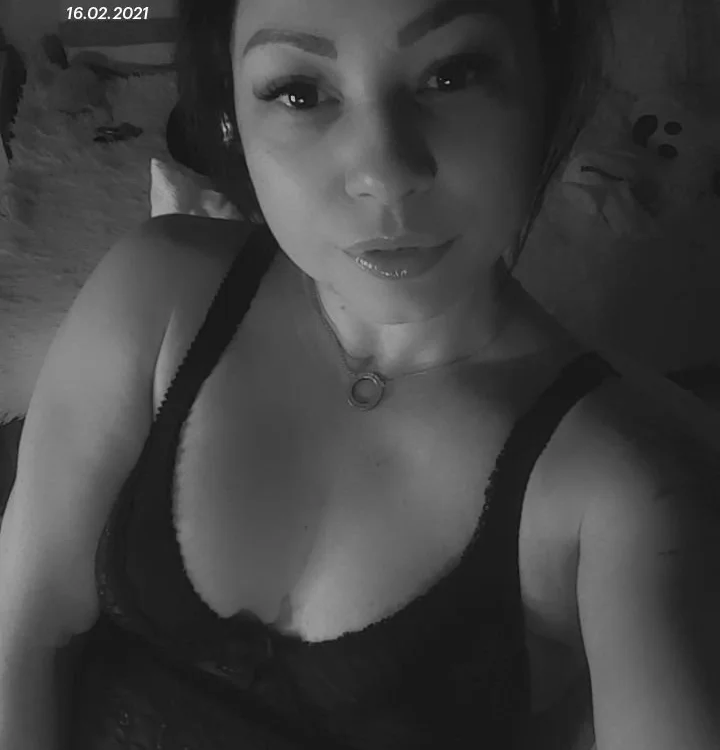 missmeadore's Offline Chat Room