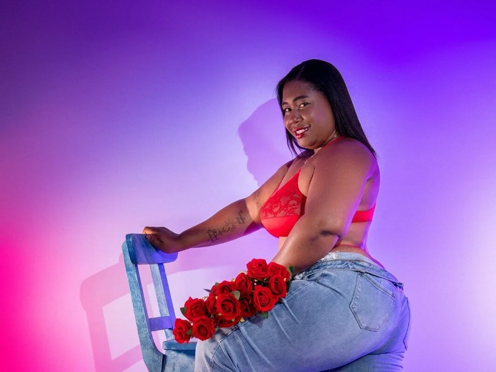 thickebonymilfF offline XXX-chatje