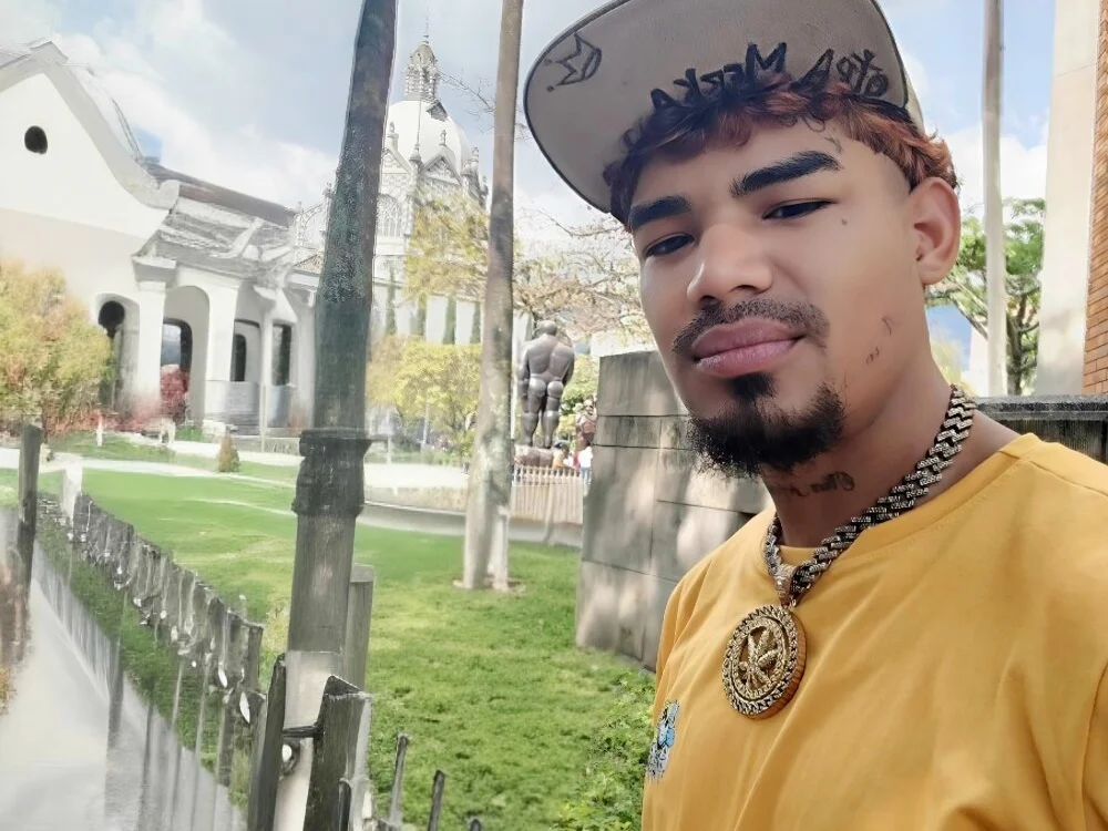 merka33n Offline XXX chat