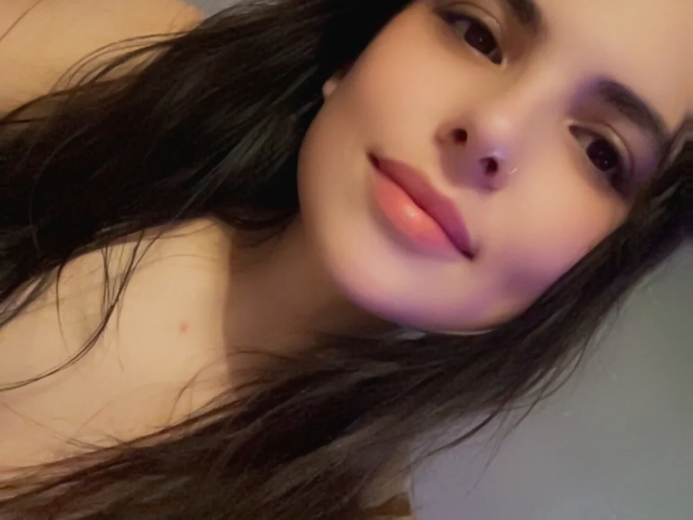 CharlotteNoirr's Offline Chat Room
