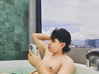 Javi_bermuzzi Male Powertop Live Webcam Striptease