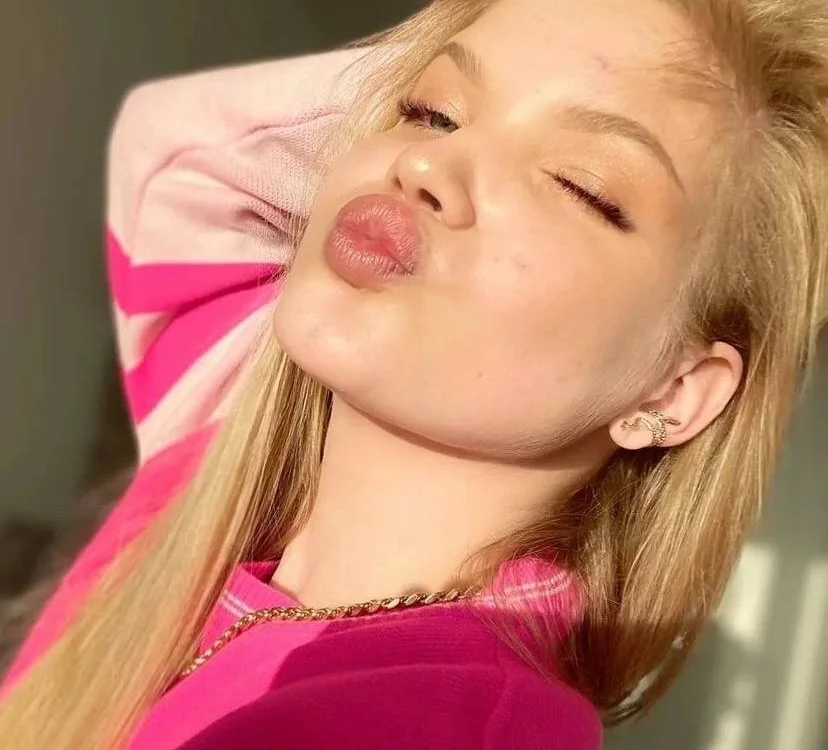two_chloe's Offline Chat Room