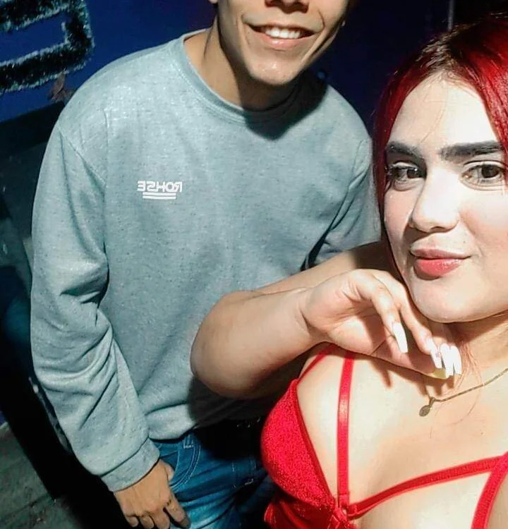 YOUNG_SEXY_COUPLE's Offline Chat Room