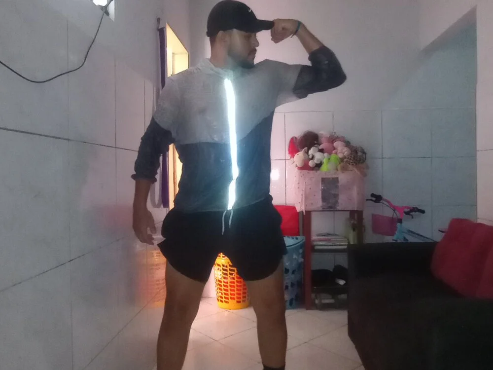 Pikadoce23 Offline XXX-chat