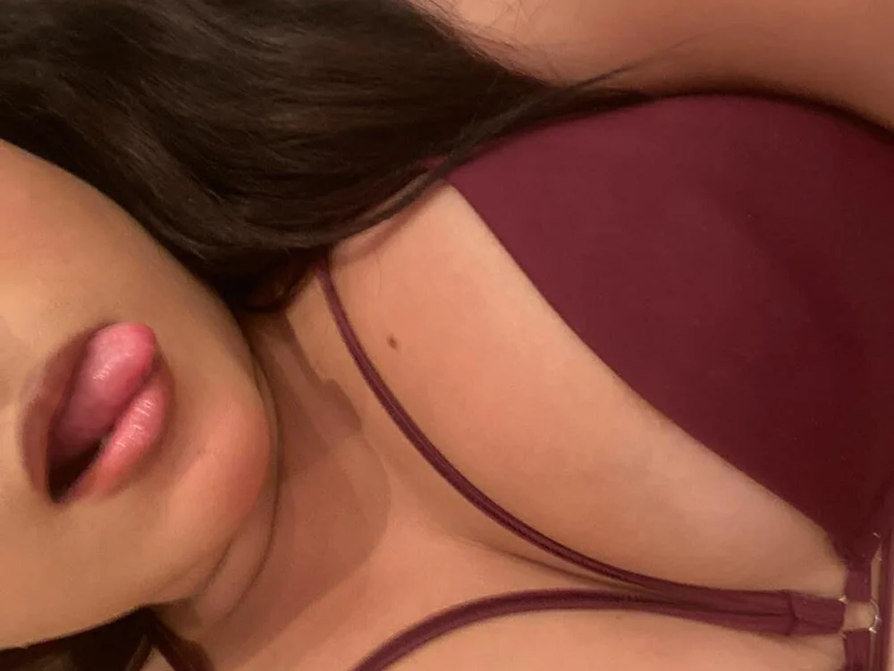 Daniasofia_'s most recent online preview