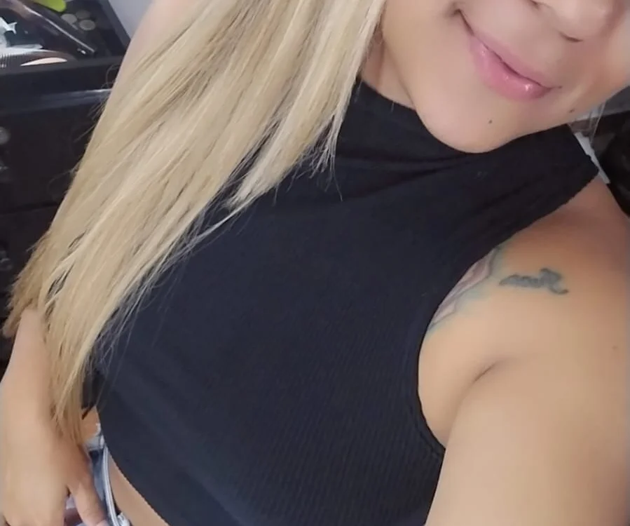 Laura396 Chat XXX offline