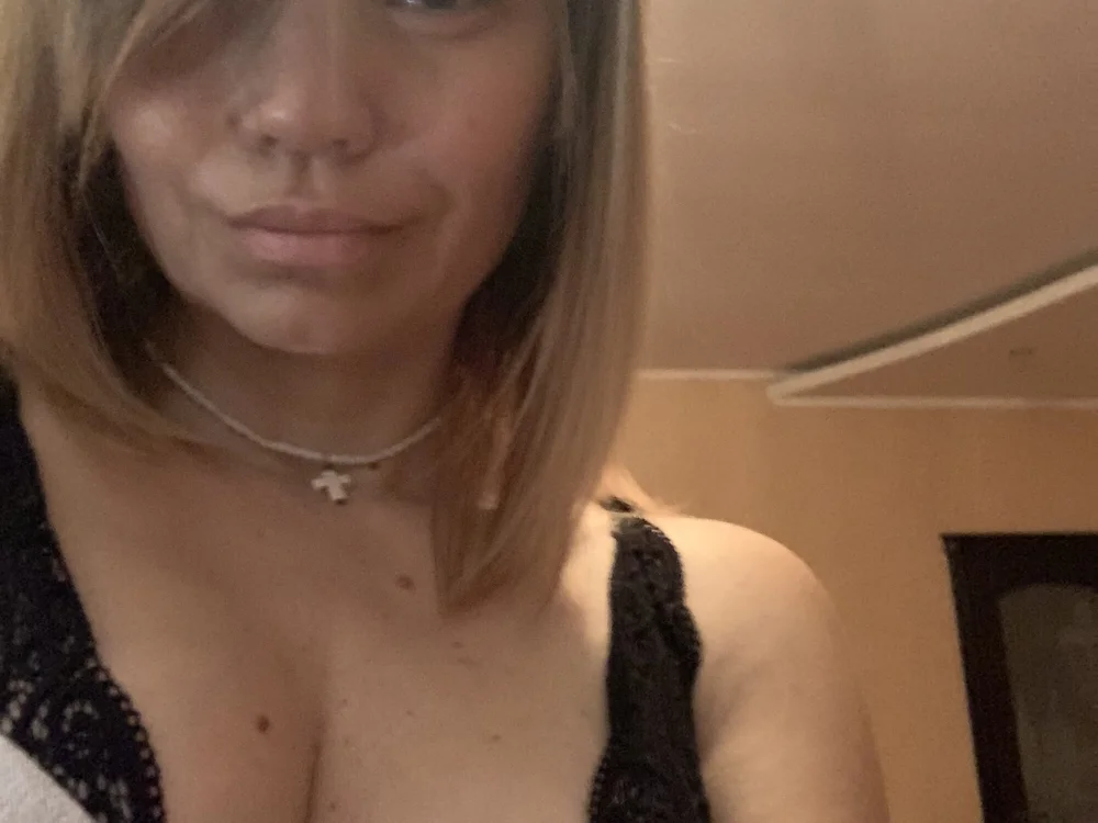 Ella_Pearlie's Offline XXX Chat