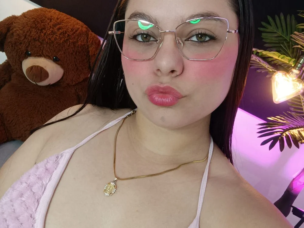 Sarita_21 Chat XXX offline