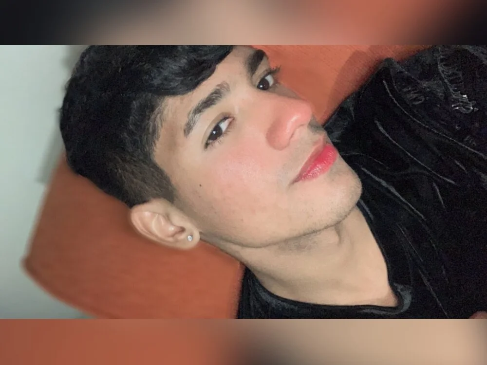 HONEYALEXX_'s Offline XXX Chat